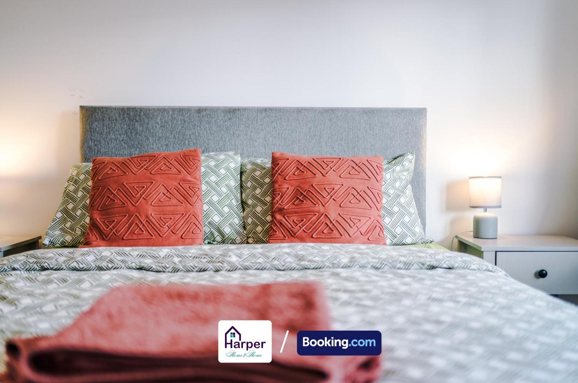 4 Bedroom By Harperletting Short Lets & Serviced Accommodation Chester With Detached Games Room Drive Long Or Short Stays Christleton エクステリア 写真