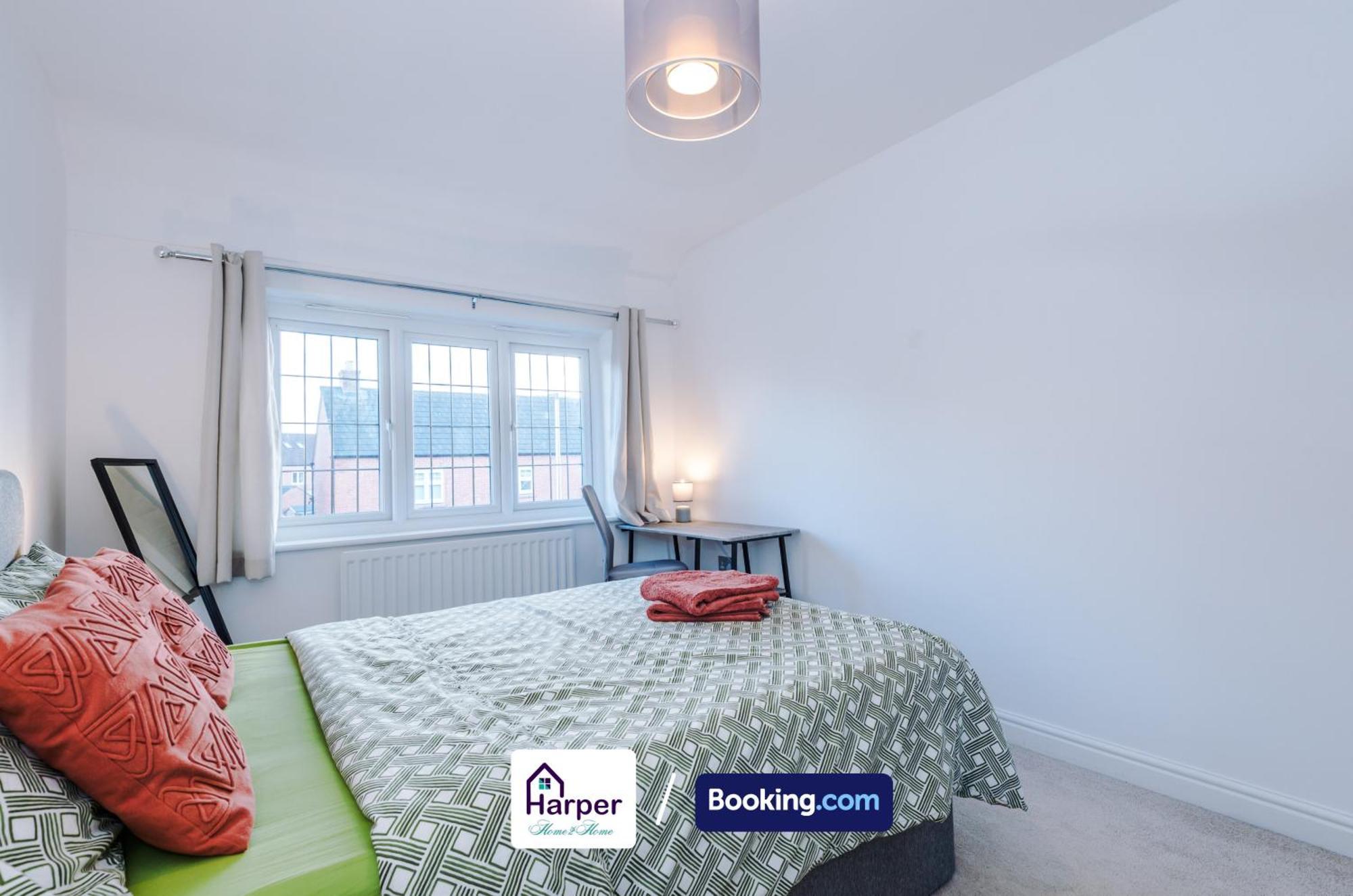 4 Bedroom By Harperletting Short Lets & Serviced Accommodation Chester With Detached Games Room Drive Long Or Short Stays Christleton エクステリア 写真