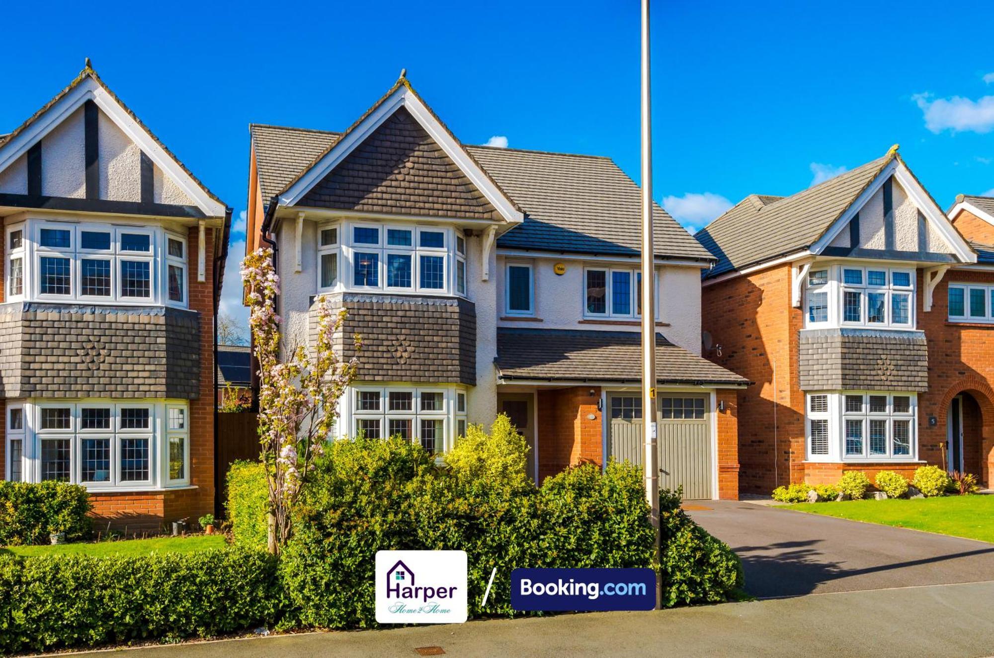4 Bedroom By Harperletting Short Lets & Serviced Accommodation Chester With Detached Games Room Drive Long Or Short Stays Christleton エクステリア 写真